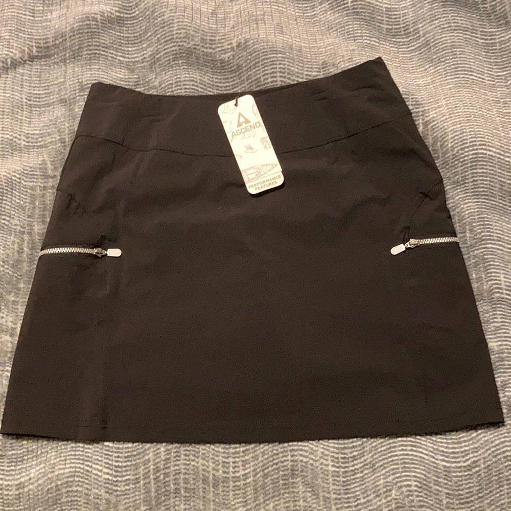 Ascend Golf skirt size 2 black NWT